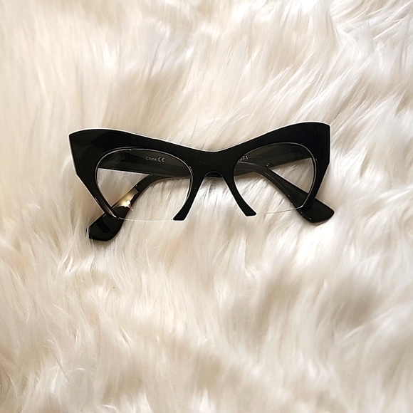 Bottomless Cateye Glasses - Picture 6 of 8